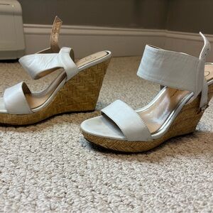 GUC-EUC Jessica Simpson white wedge Sandal